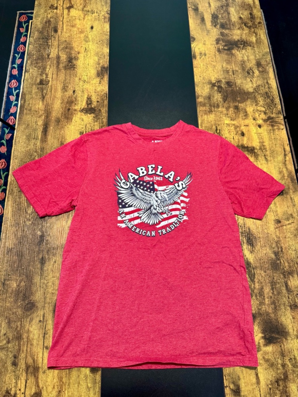 Cabela’s Eagle Graphic Tee Mens Medium Red American Flag Outdoor Shirt